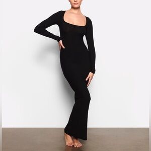Skims Soft Lounge Long Sleeve Dress in Onyx (Black) Size L